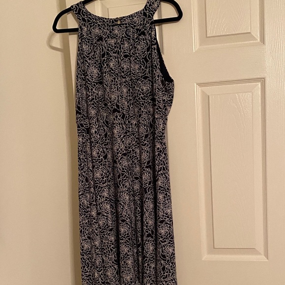 Tommy Hilfiger Dresses & Skirts - Tommy Hilfiger Black and White Midi Dress